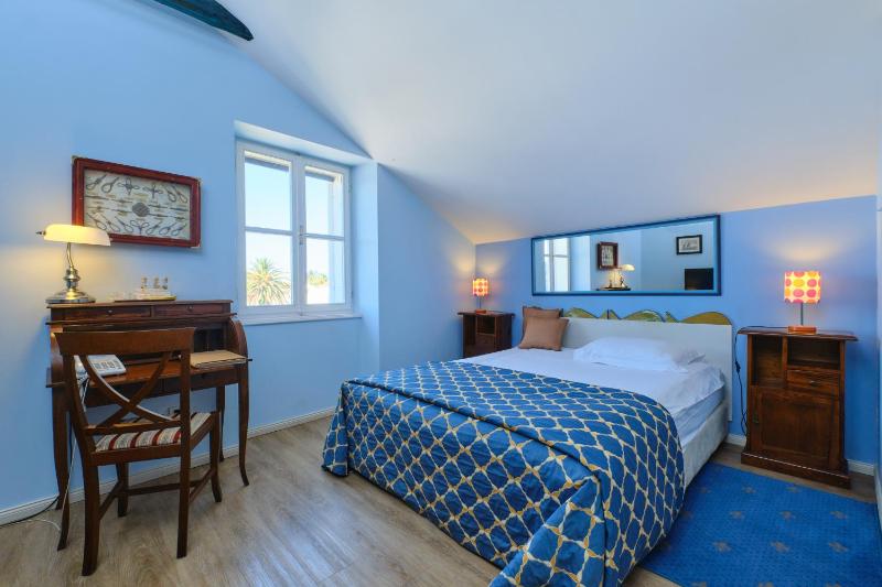 Double Room with Sea View - with Breakfast In Room image 2