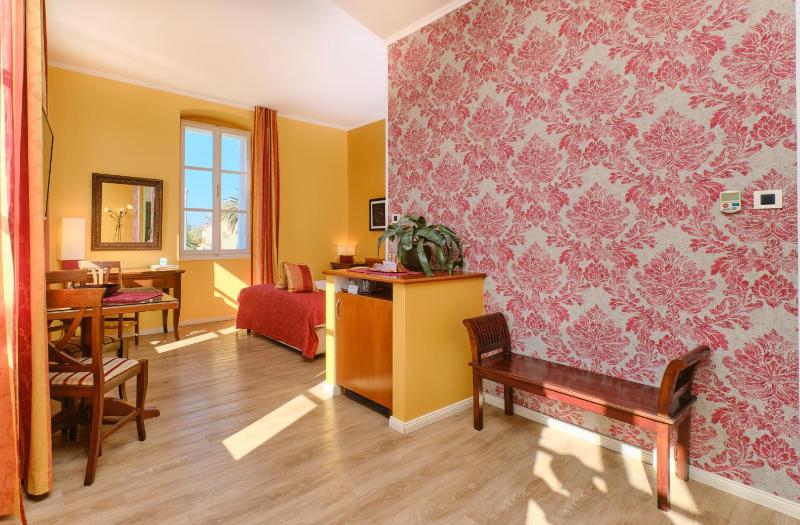 Junior Suite with Sea View - with Breakfast In Room image 4