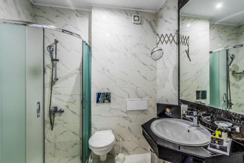Two-Bedroom Deluxe Suite with Balcony - Free Aquapark Access image 3