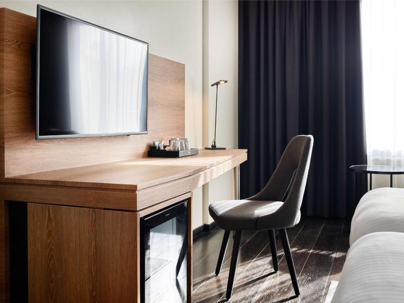 Standard Double Room image 4