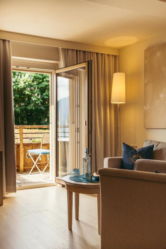 Junior Suite with Balcony image 2