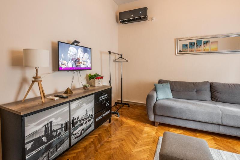 Neimar Apartment with Great Wi-Fi and free parking - image 9