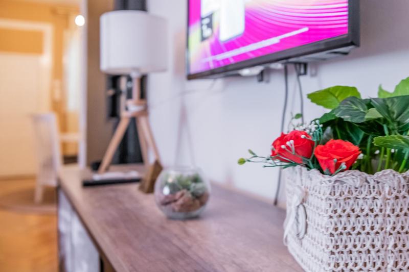Neimar Apartment with Great Wi-Fi and free parking - image 11