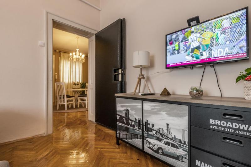 Neimar Apartment with Great Wi-Fi and free parking - image 3