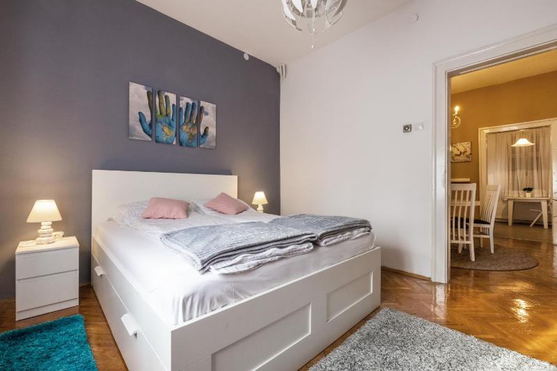 Neimar Apartment with Great Wi-Fi and free parking - image 15