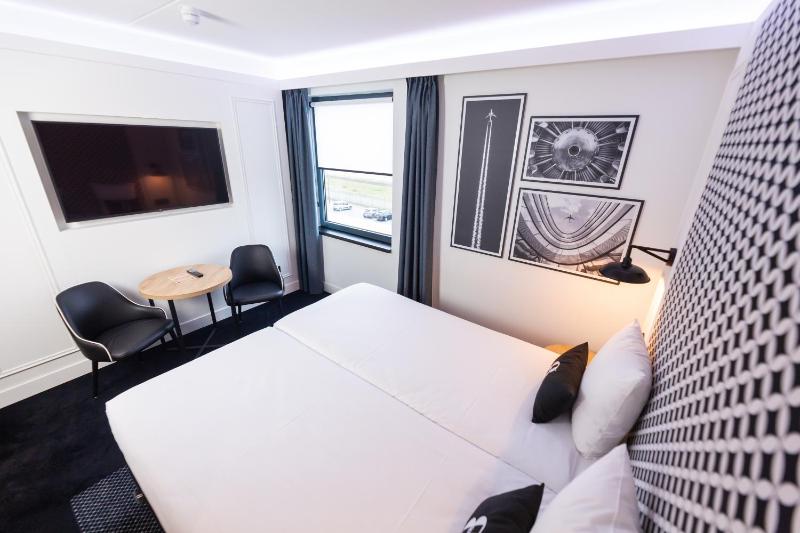 Twin Room with View image 3