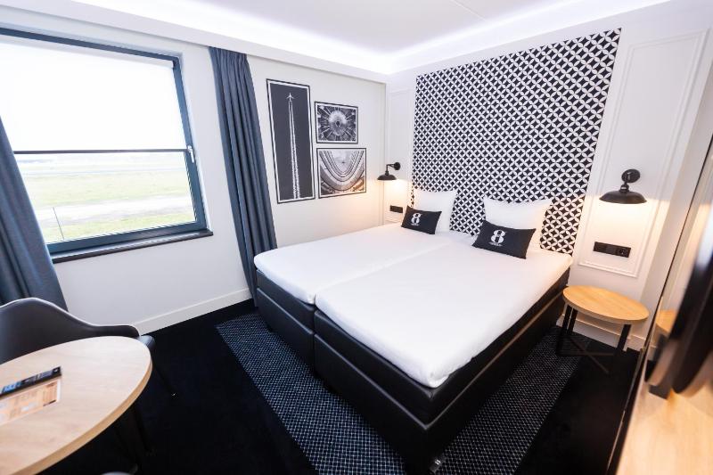 Twin Room with View image 1