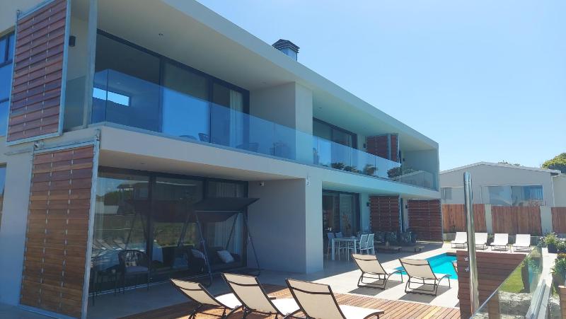 Hilltop Bayview Luxury Apartments - image 16