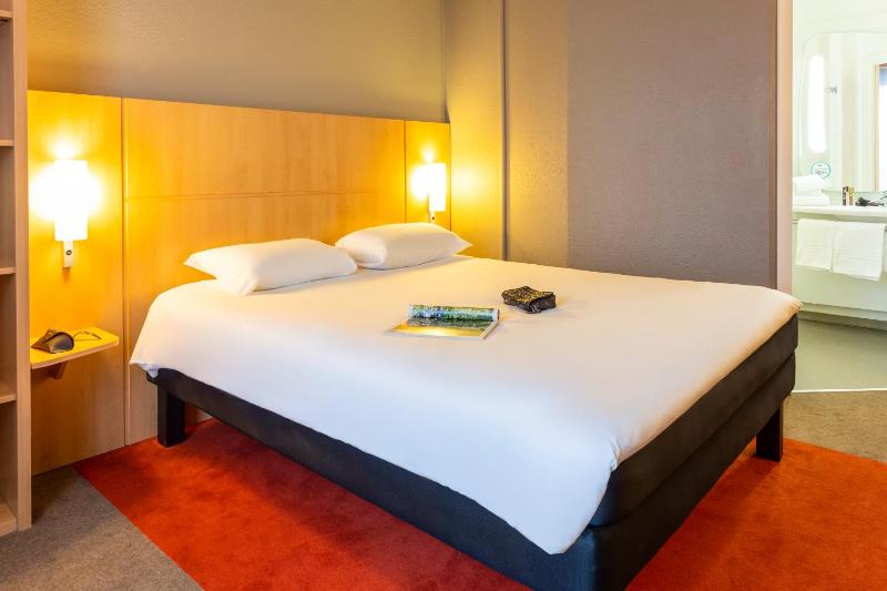 Double Room image 3