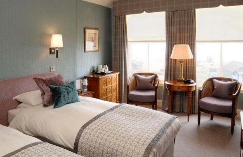 Double Room with Sea View image 4