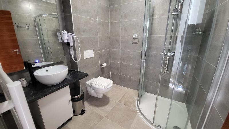 SQUARE HOTEL - image 11