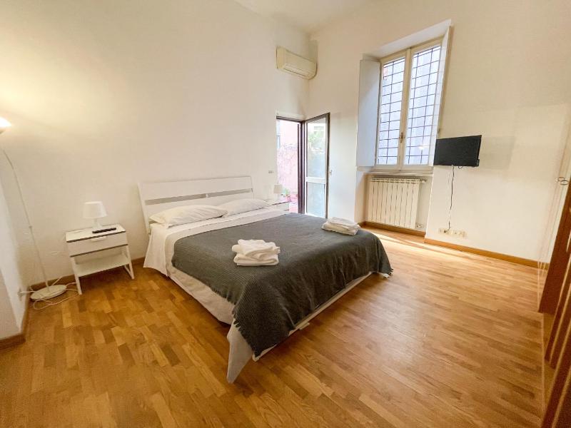 Studio with Terrace image 2