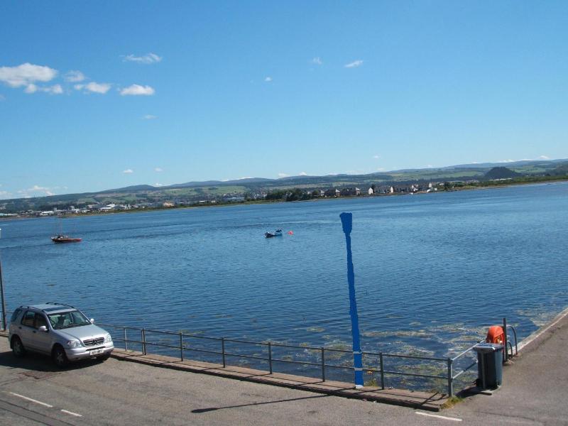 Deluxe Double Room with Sea View image 2