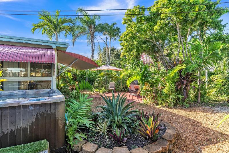 Beautiful Comfy Home With Private Hot Tub Close To Beach home - image 3