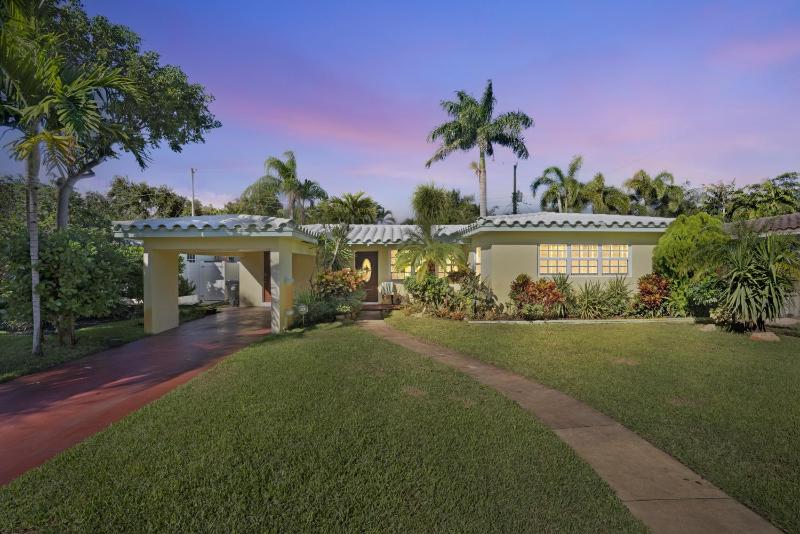 Beautiful Comfy Home With Private Hot Tub Close To Beach home - image 7