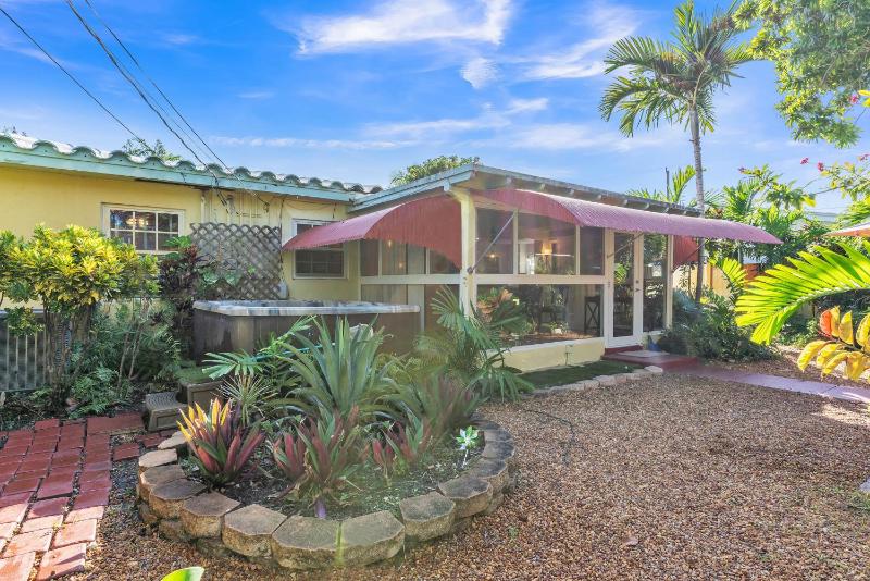 Beautiful Comfy Home With Private Hot Tub Close To Beach home - image 13