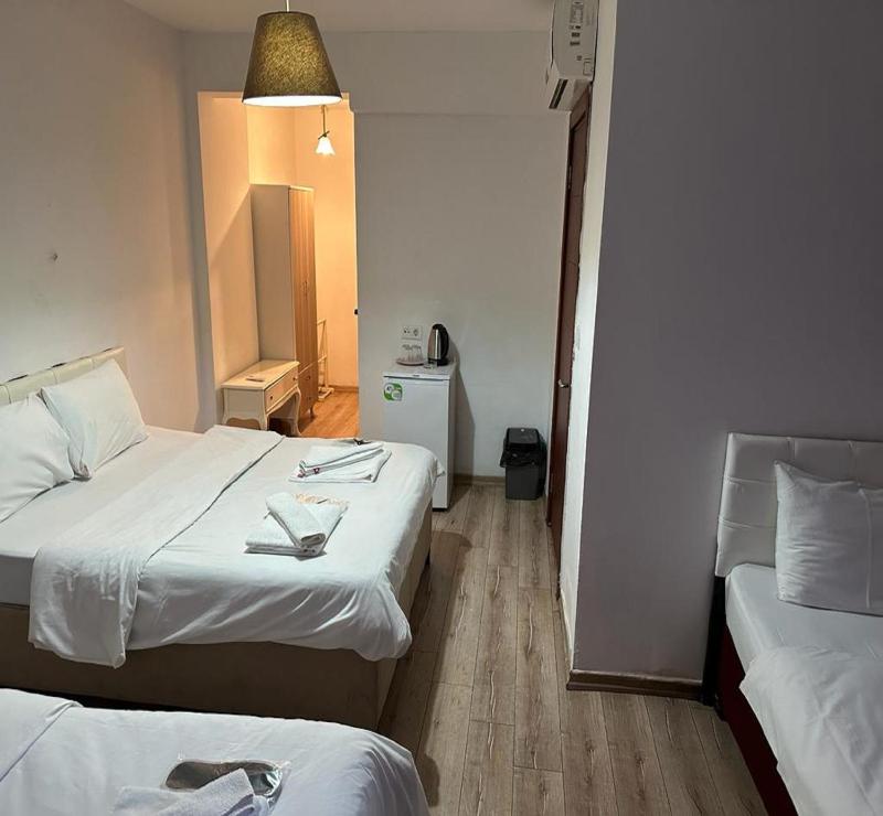 Standard Triple Room image 2
