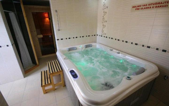 Double Room with Lake View image 1