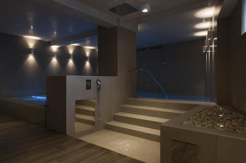Junior Suite with Spa Package  image 2