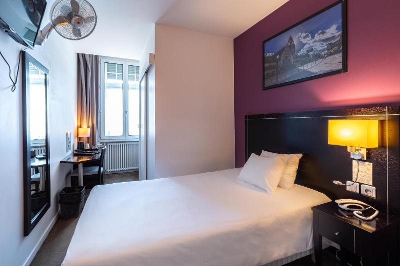 Classic Single Room with Shower image 4