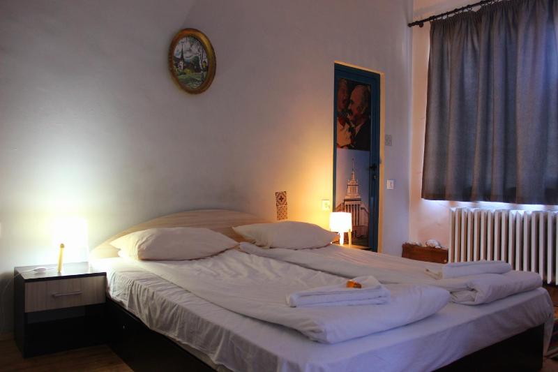 Deluxe King Room image 4
