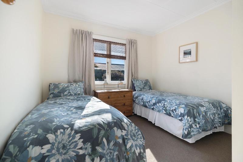 Townside Treat - Wanaka Holiday Home - image 4