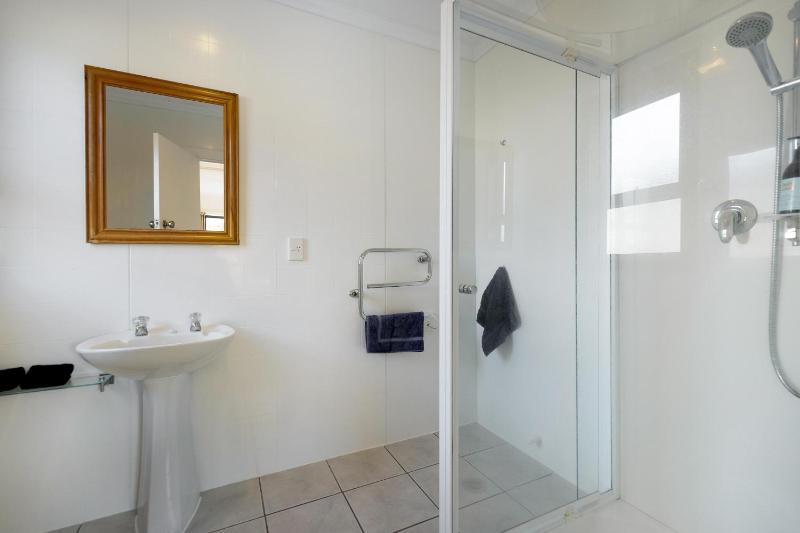 Townside Treat - Wanaka Holiday Home - image 11