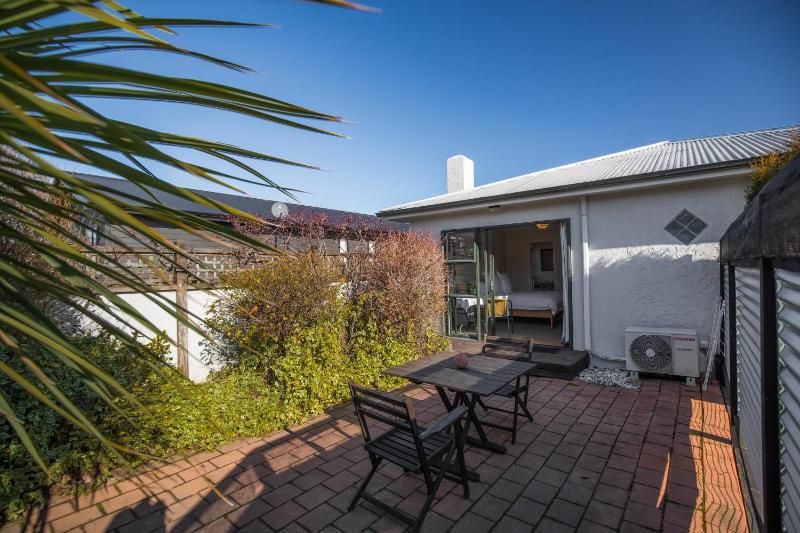 Townside Treat - Wanaka Holiday Home - image 2