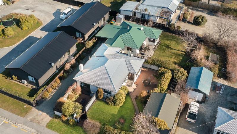 Townside Treat - Wanaka Holiday Home - image 6