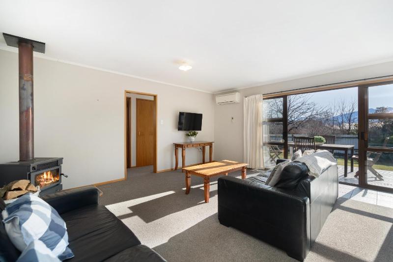Downtown Delight - Wanaka Holiday Home - image 10