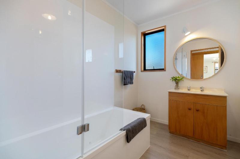Downtown Delight - Wanaka Holiday Home - image 6