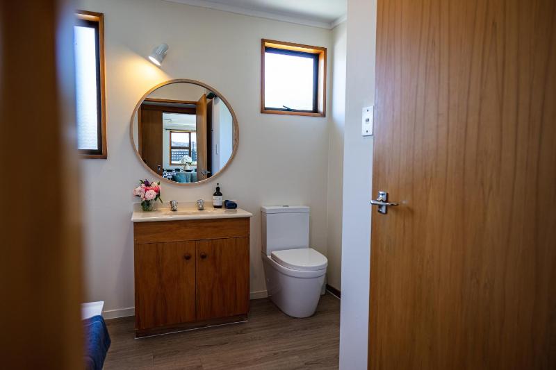 Downtown Delight - Wanaka Holiday Home - image 15