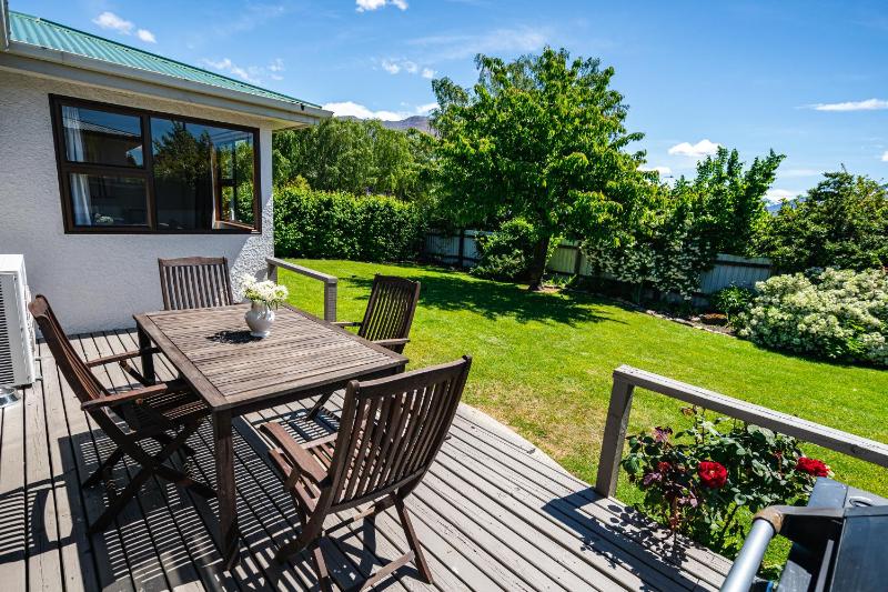 Downtown Delight - Wanaka Holiday Home - image 8