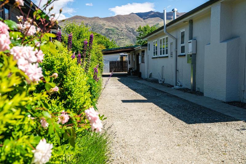 Downtown Delight - Wanaka Holiday Home - image 3