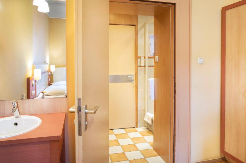 Economy Double Room image 2