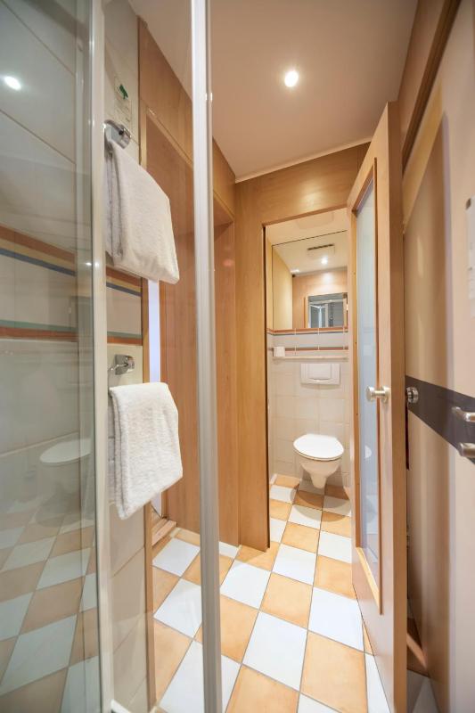 Economy Double Room image 4