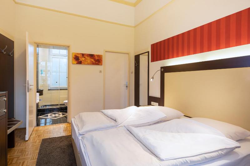 Business Double Room image 3