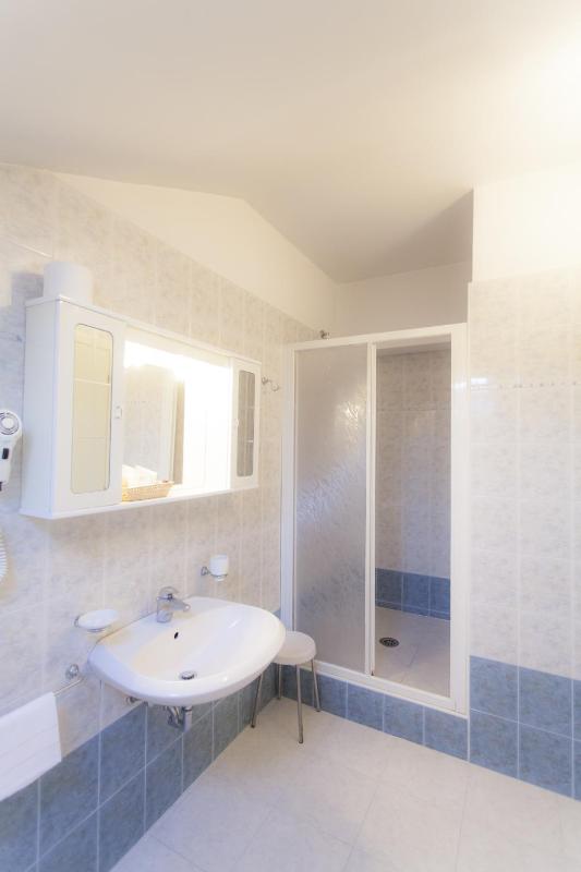 Single Room image 4