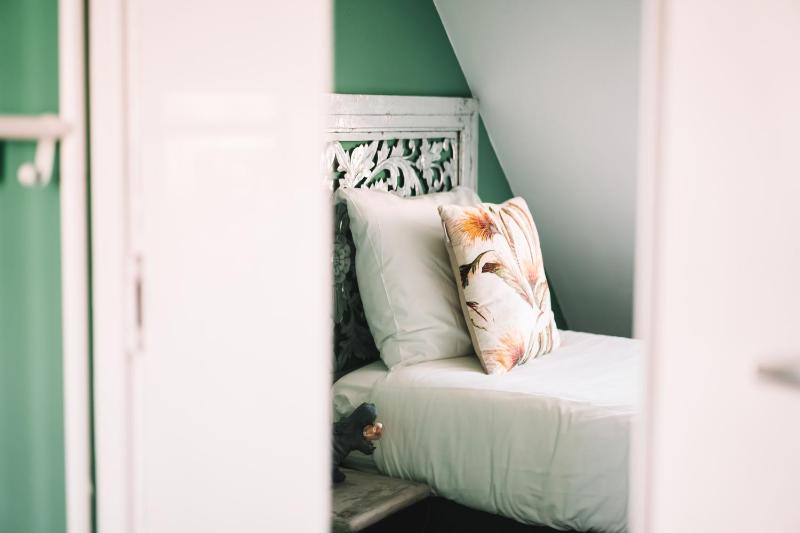 Single Room image 3