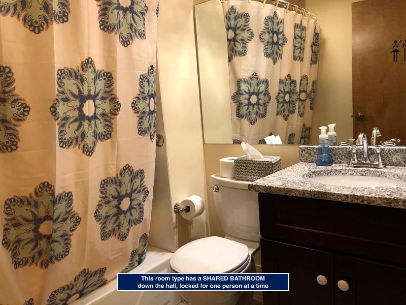 Single Room with Shared Bathroom image 3