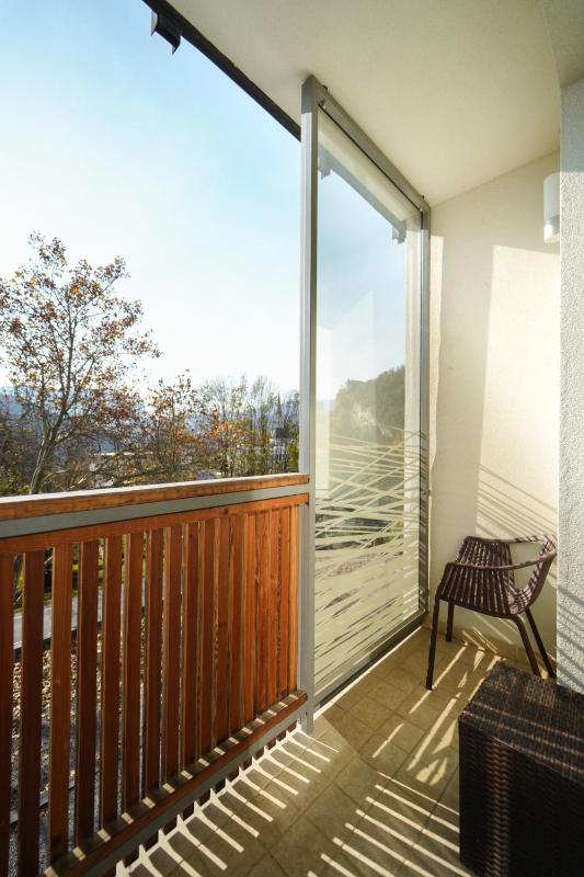 Superior Double Room with Balcony image 3