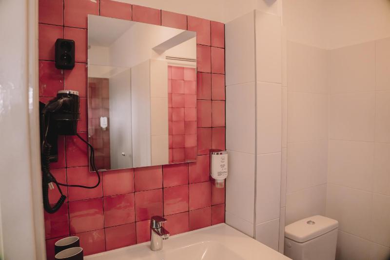 Superior Double Room with Balcony image 3