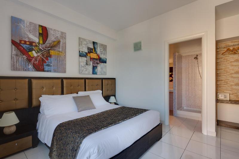 Superior Double or Twin Room image 4