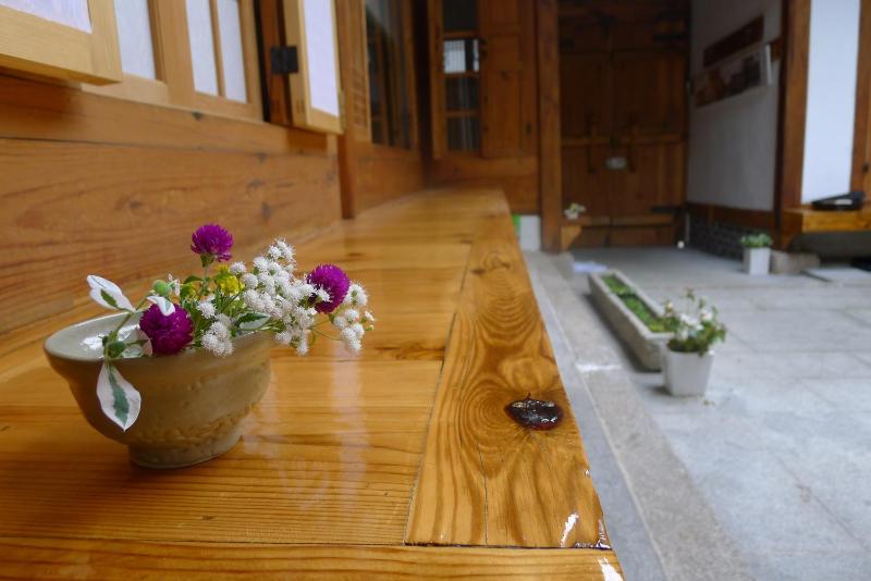 Renewal Open!!! Entire Place Traditional Stay Xiwoo  時雨 시우 한옥독채 - image 2