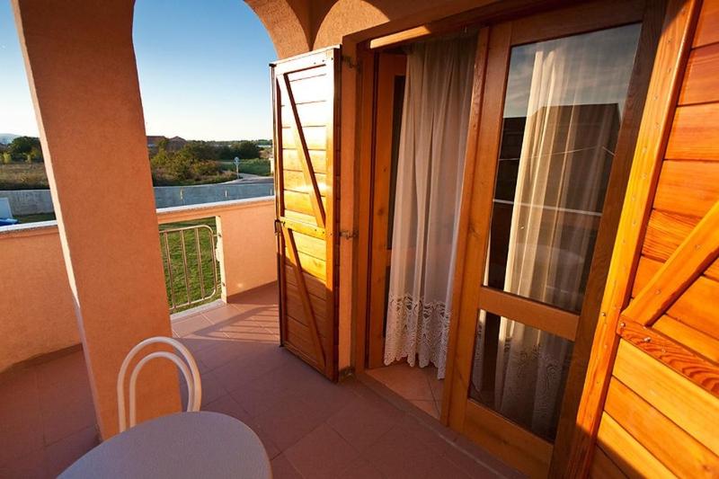 Apartment in Privlaka with sea view balcony air conditioning WiFi 3598-2 - image 16
