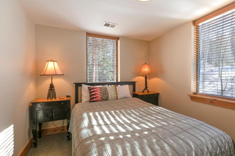 Village Point Retreat Townhome: Private Hot Tub Walk to Town Lifts - image 10