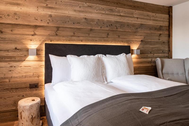Premium Double Room with Balcony image 1