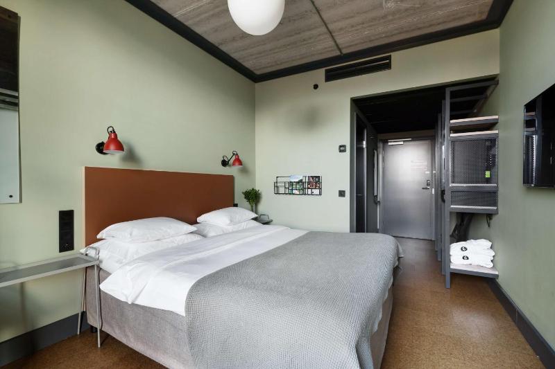 Superior King Room image 4