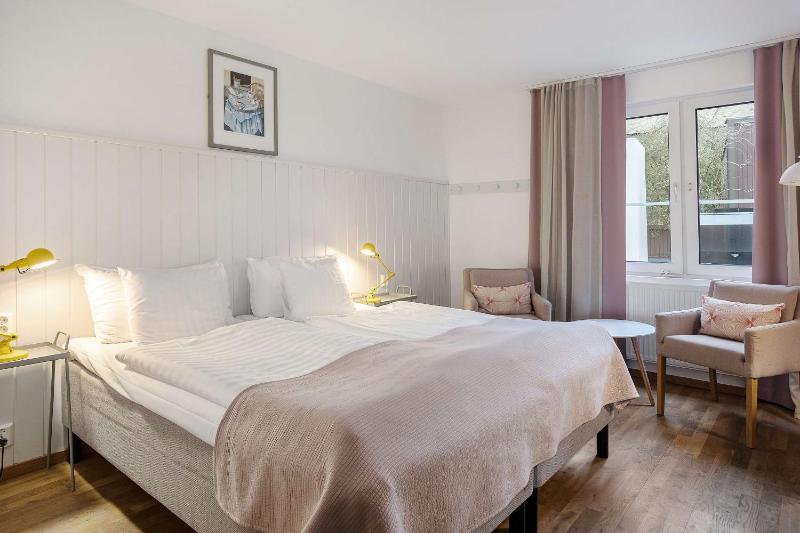 Superior Twin Room - Non-Smoking image 1