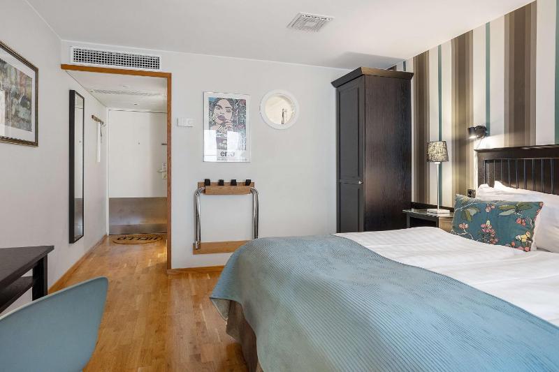 Deluxe Queen Room - Top Floor image 3